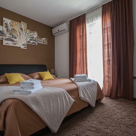 Luxury Apartment With Private Heated Pool ชิเบนิก ภายนอก รูปภาพ